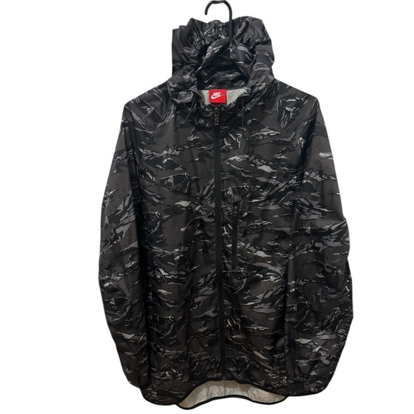 Nike Ladies Camo Packable Trail Windbreaker Size XL - Picture 1 of 6